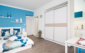 Split Dreams Apartments